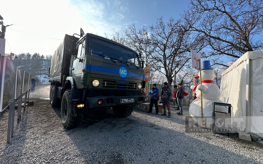 По дороге Ханкенди-Лачын беспрепятственно проехал 61 автомобиль российских миротворцев