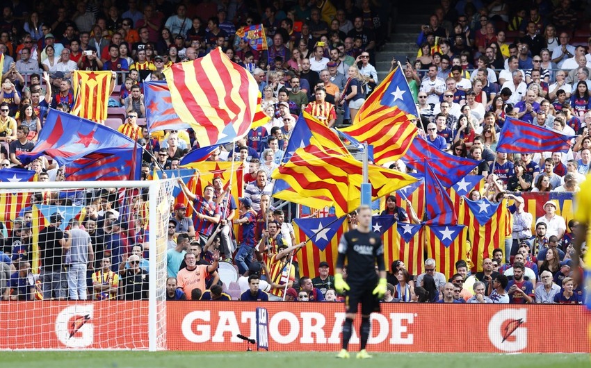 ​УЕФА оштрафовал Барселону на 150 тыс. евро за демонстрацию болельщиками флагов Каталонии