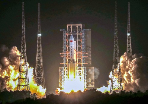 Китай запустил ракету-носитель для доставки на Землю грунта с Луны