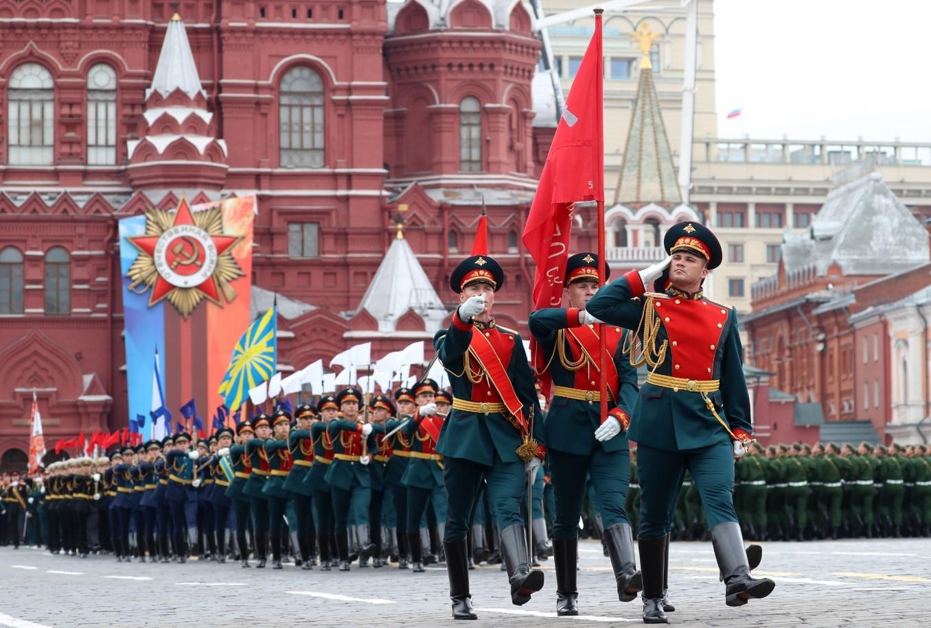 Как попасть на парад в москве