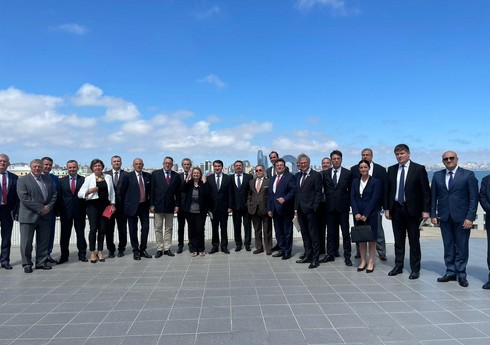 Помощник президента Азербайджана встретился с послами стран-членов ЕС