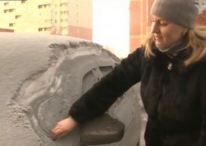 Black snow falls in Russia - VIDEO