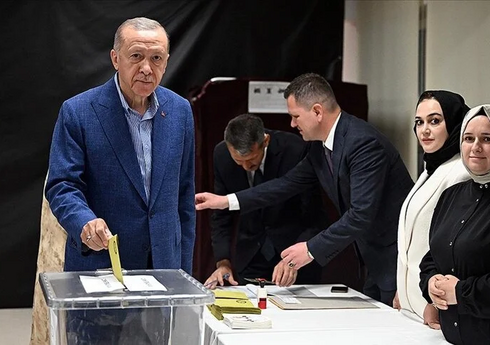 Эрдоган проголосовал на муниципальных выборах