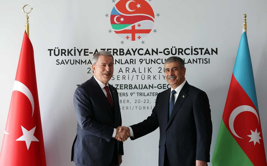 Azerbaijani defense minister meets with his Turkish counterpart 