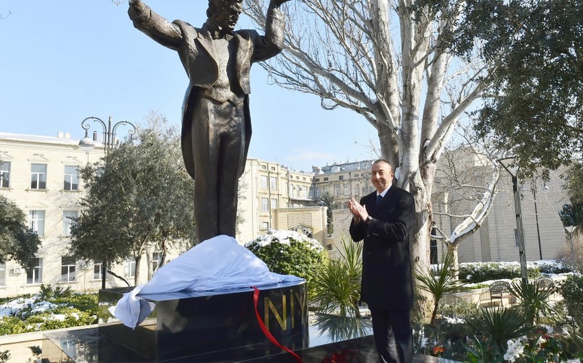 Президент Ильхам Алиев принял участие в церемонии открытия памятника выдающемуся дирижеру, маэстро Ниязи в Баку - ОБНОВЛЕНО