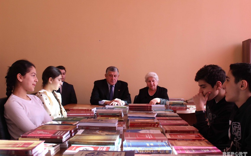 YAP könüllülərinin topladığı kitabların Gürcüstanda paylanılmasına başlanıldı - FOTO