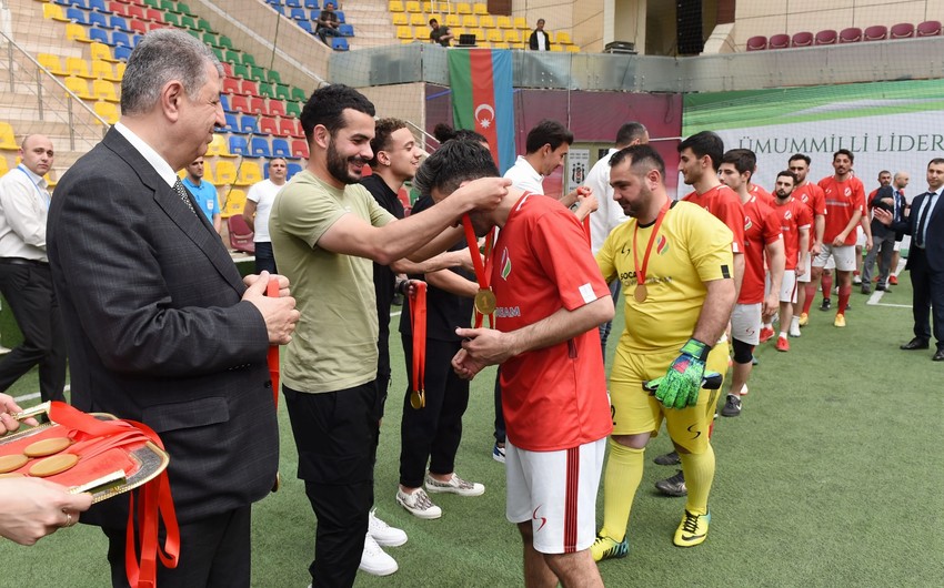 “Heydər Əliyev İli” çərçivəsində SOCAR-ın təşkilatçılığı ilə mini-futbol turnirinin final oyunu keçirilib