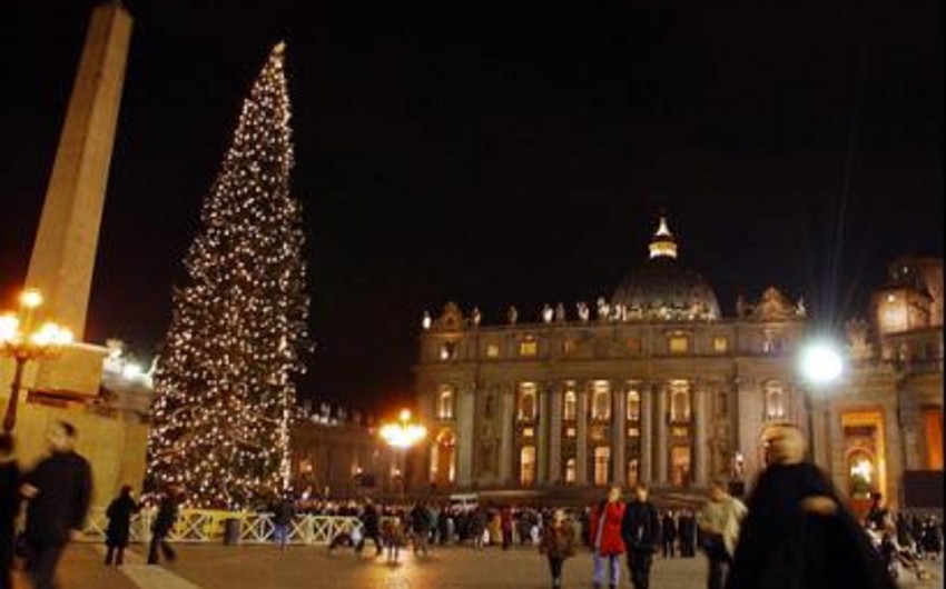Vatican Christmas tree lights switched on in St Peter’s Square