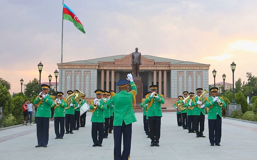 Türkiyə-Naxçıvan Dostluq Parkında bayram konserti olub