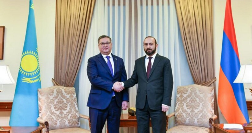 Главы МИД Армении и Казахстана обсудили в Алматы региональные вопросы