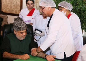 Allahshukur Pashazade and Mubariz Gurbanli donated blood on the occasion of Ashura