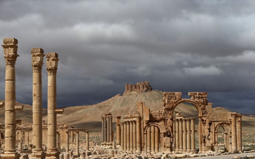 Suriya hakimiyyəti Palmira üzərində nəzarətin itirildiyini təsdiq edib