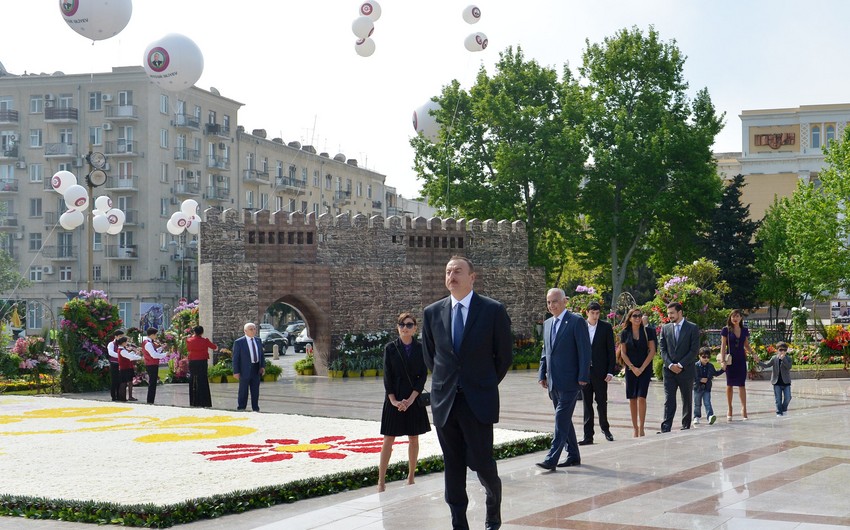 ​В связи с 92-й годовщиной со дня рождения Гейдара Алиева в Баку проводится праздник цветов