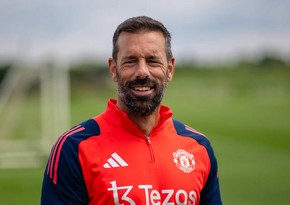 Rud van Nistelroy Mançester Yunayteddən ayrılıb