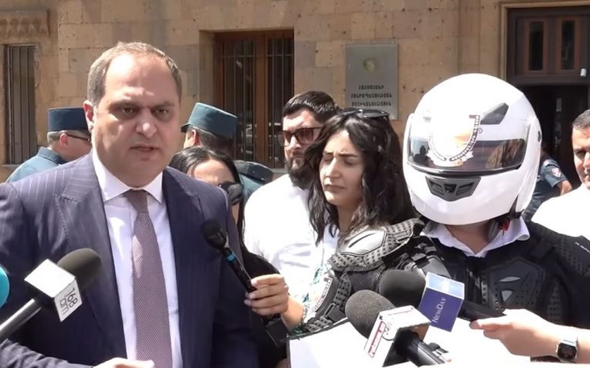 Lawyers hold protest outside Armenia's Interior Ministry