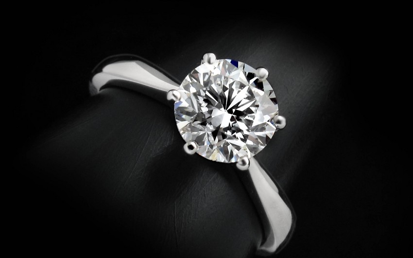 У женщины в Баку путем мошенничества отобрали бриллиантовое кольцо стоимостью 30 тыс. манатов