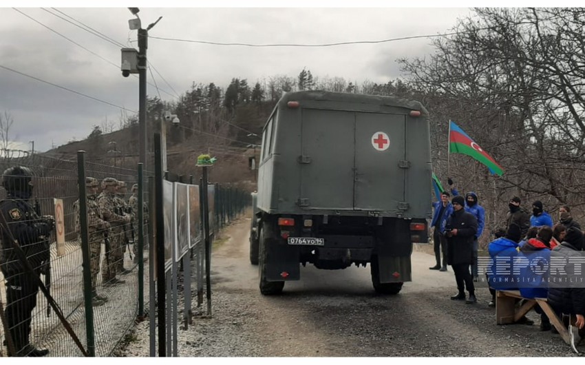 Медицинский автомобиль российских миротворцев беспрепятственно проехал по дороге Ханкенди-Лачын