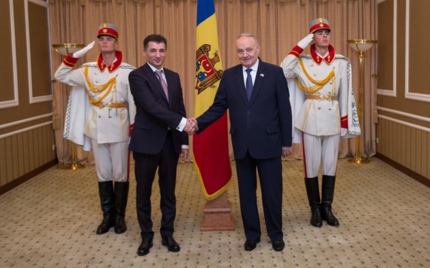 Qüdsi Osmanov etimadnaməsini Moldova prezidentinə təqdim edib