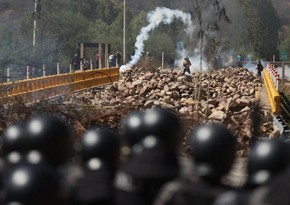 Президент Боливии заявил, что сторонники Моралеса захватили три военных объекта