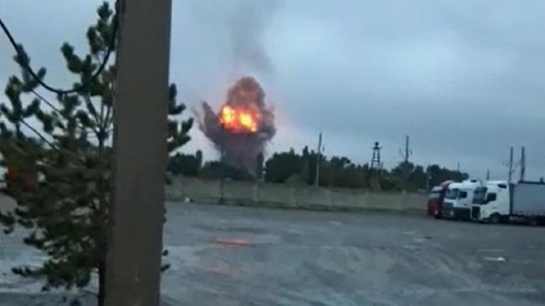 Новый взрыв прогремел на складе боеприпасов в Казахстане