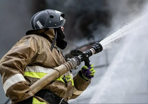 В Баку произошел пожар в общежитии, эвакуированы 25 человек