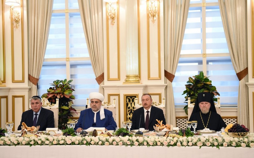 ​Ильхам Алиев принял участие в церемонии ифтара по случаю священного месяца Рамазан