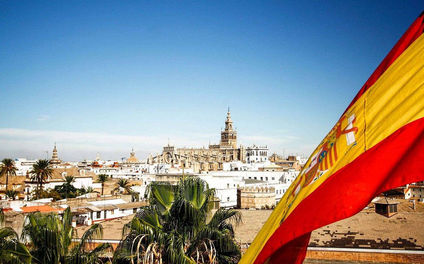 Испания вводит обязательный карантин для туристов из 12 стран
