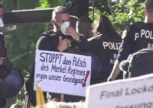 В Берлине в ходе протестных акций пострадали более 40 полицейских