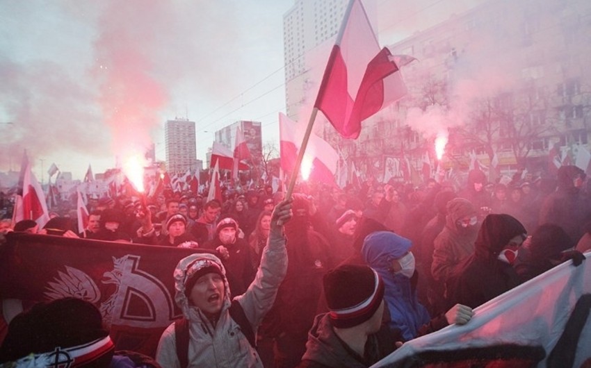 В Польше проходит многотысячный марш против нового правительства