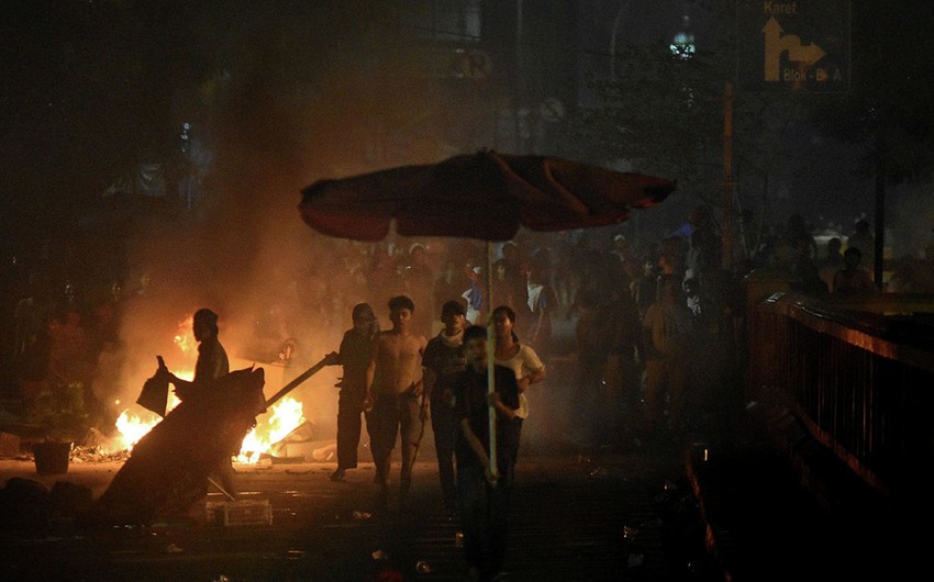 Число погибших во время беспорядков в Индонезии возросло до восьми