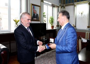 Vasif Talibov presents medal to ANAS President - PHOTOS