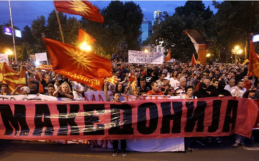 В Македонии против демонстрантов применили слезоточивый газ