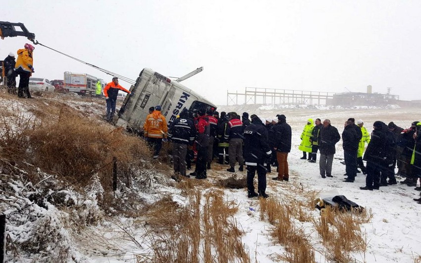 Passenger bus overturned in Turkey: 1 killed, 43 injured