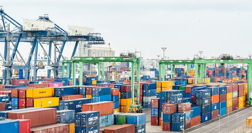Positive balance in Azerbaijan's foreign trade turnover down by 39%