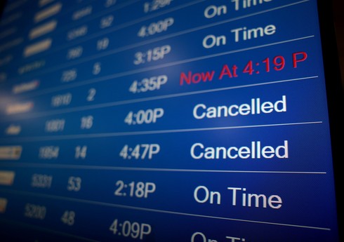 Десятки авиарейсов отменили из-за шторма "Кэтлин" в аэропортах Великобритании