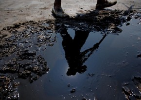 Депутат: Нефтяные озера в окрестностях Баку выделяют радиоактивные вещества
