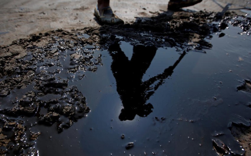 Депутат: Нефтяные озера в окрестностях Баку выделяют радиоактивные вещества