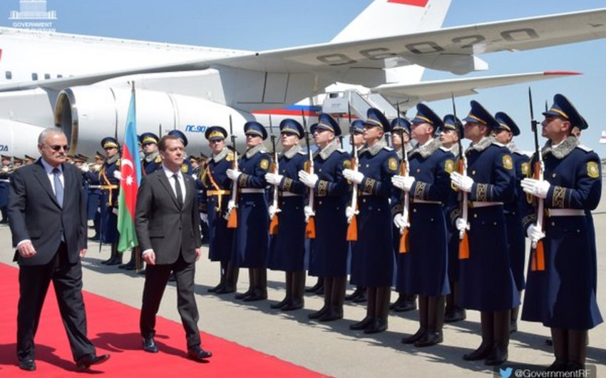Премьер-министр России прибыл с визитом в Азербайджан - ОБНОВЛЕНО - ФОТО