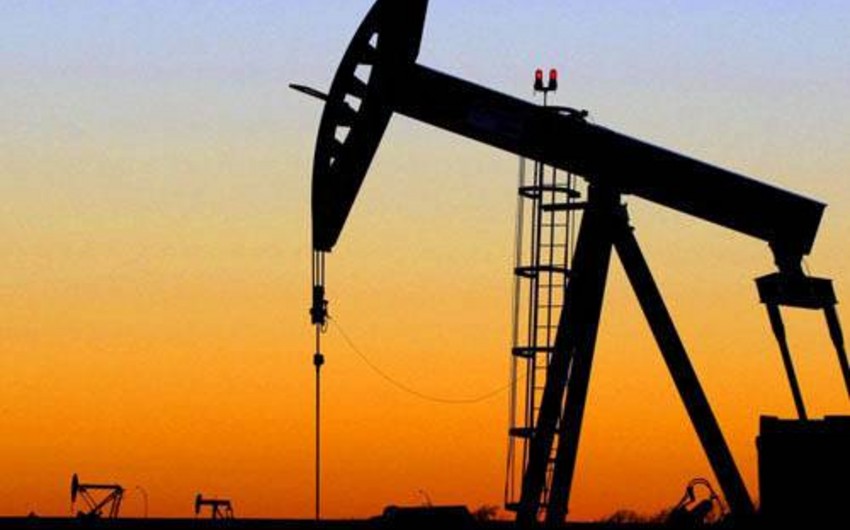 ​Нефть на мировом рынке подешевела почти на 4%