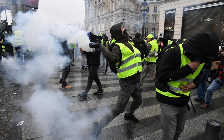 Полиция задержала 89 человек в ходе акции протеста желтых жилетов в Париже