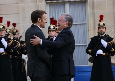 Президенты Узбекистана и Франции начали переговоры в Елисейском дворце
