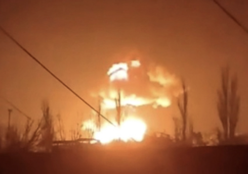 Из окрестностей горящей после удара дрона ВСУ нефтебазы эвакуировали 40 человек