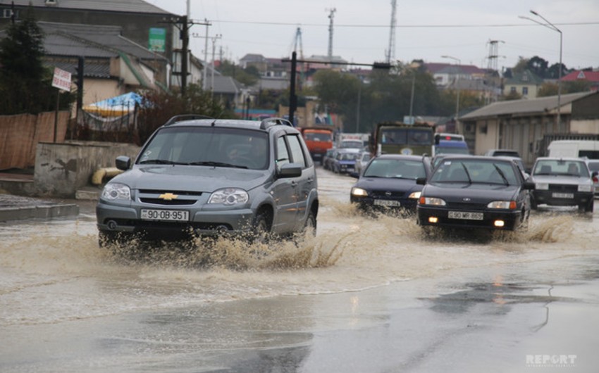 Heavy rain paralyzed traffic on Baku roads
