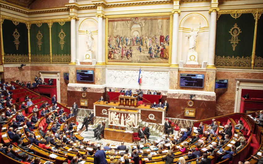 Bu gün Fransada parlament seçkilərinin ikinci turu keçiriləcək