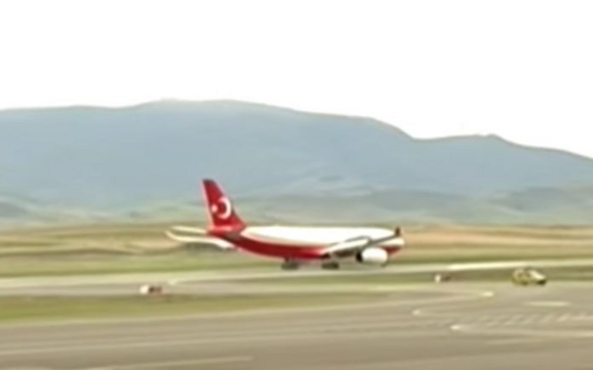 Самолет Эрдогана приземлился в Международном аэропорту Физули
