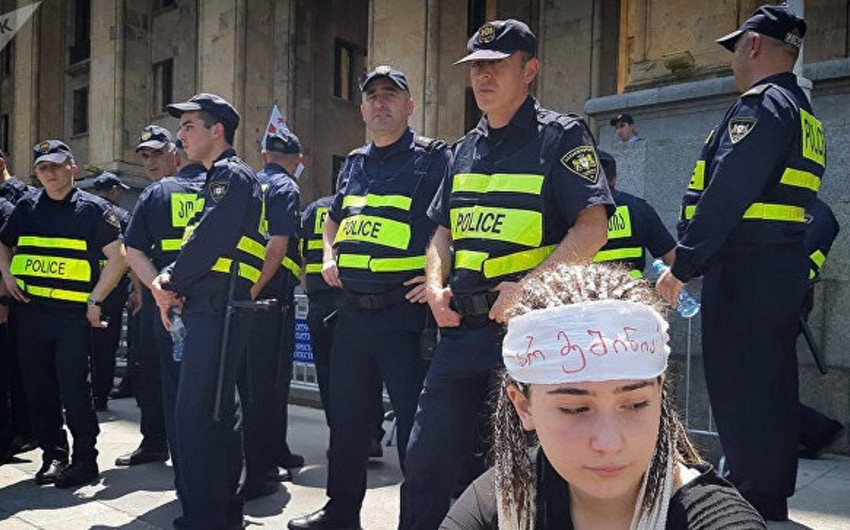 Gürcüstanda parlamentə xüsusi təyinatlılar və yüzlərlə polis cəlb edilib