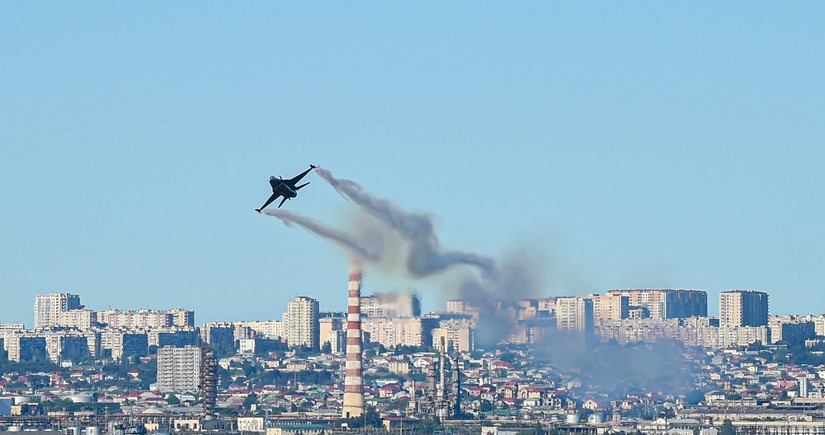 В Баку организовано очередное авиашоу с участием азербайджанских и турецких пилотов