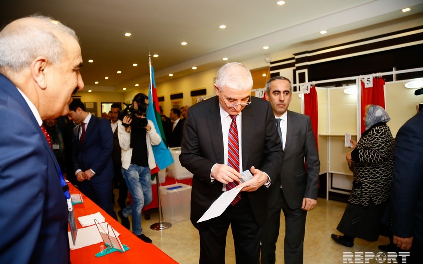 Мазахир Панахов проголосовал на выборах президента Азербайджана