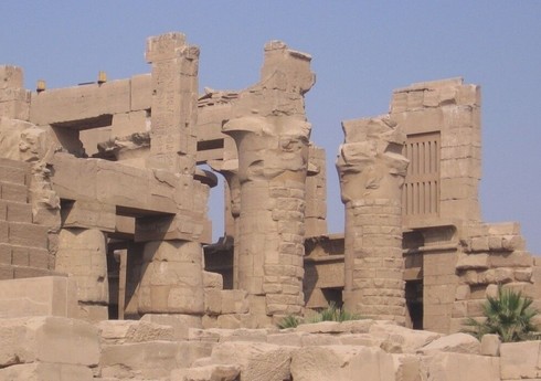 В Египте нашли затерянный в песках город