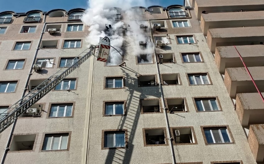 Xırdalanda çoxmərtəbəli yaşayış binasındakı yanğın söndürülüb - YENİLƏNİB